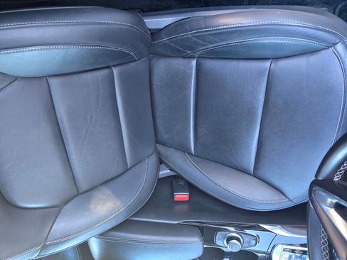 Used 2017 INFINITI QX30 Premium w/ Navigation Package image 19