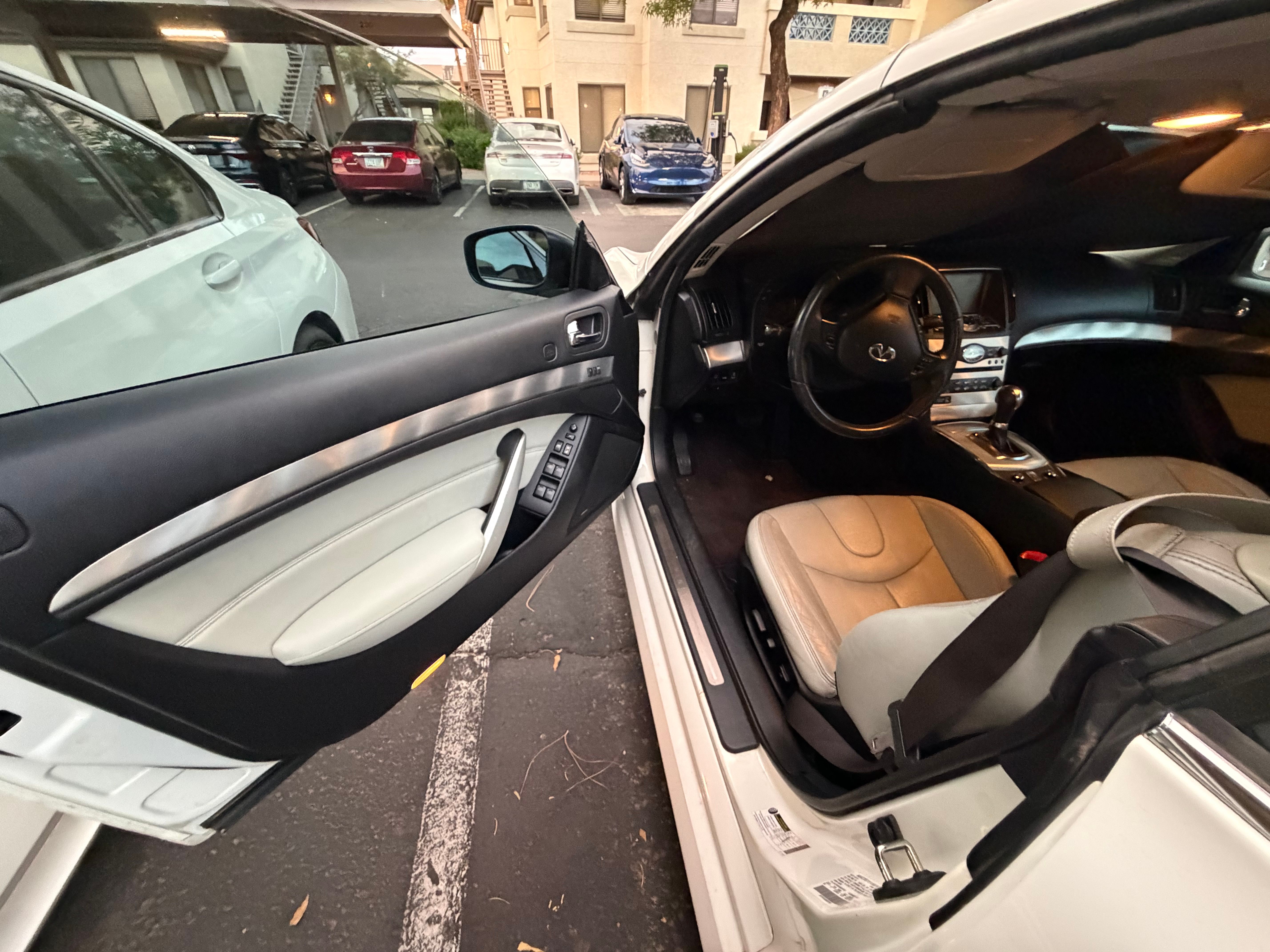 Used 2010 INFINITI G37 Convertible w/ Premium Pkg RWD image 14