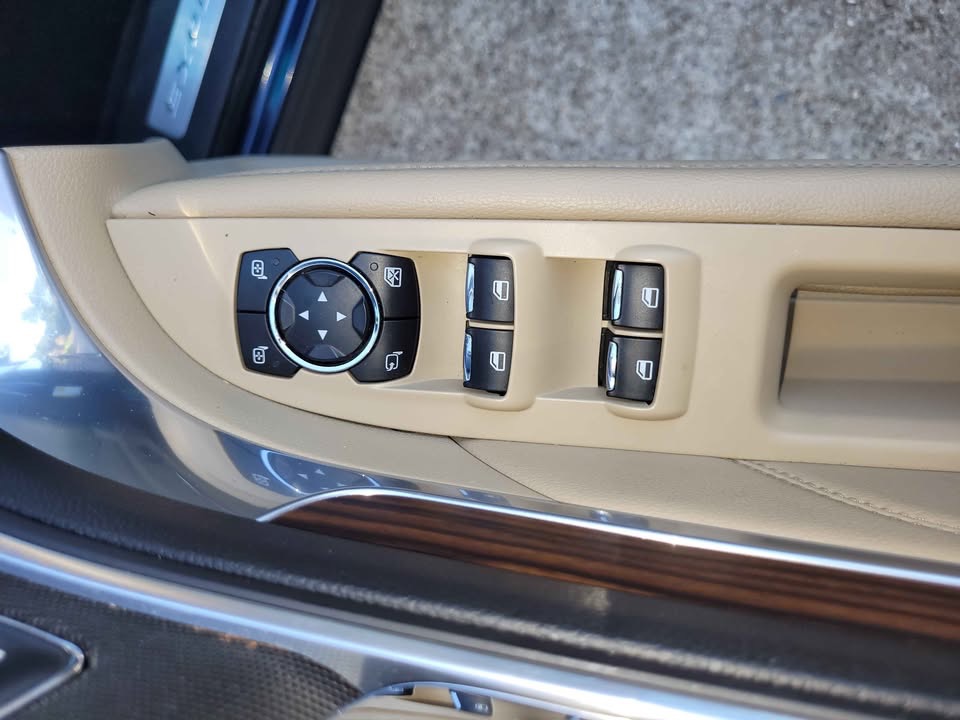 Used 2017 Ford Explorer Limited w/ Equipment Group 301A FWD image 5