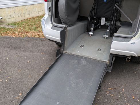 Used 2009 Toyota Sienna LE image 1