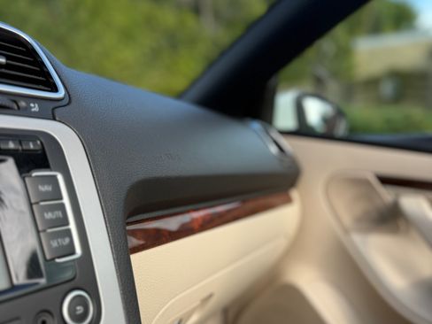 Used 2012 Volkswagen Eos Lux image 10