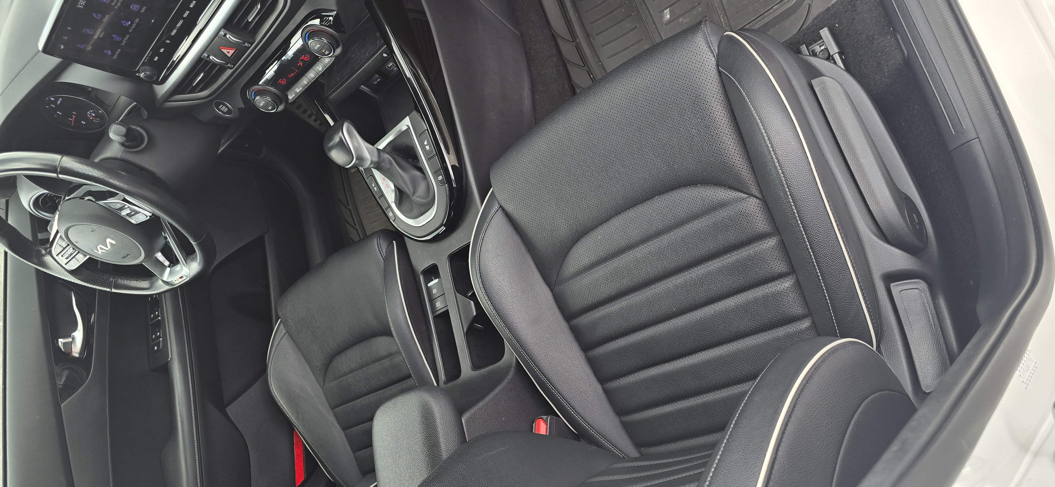 Used 2024 Kia Forte GT-Line w/ GT-Line Premium Package FWD image 13