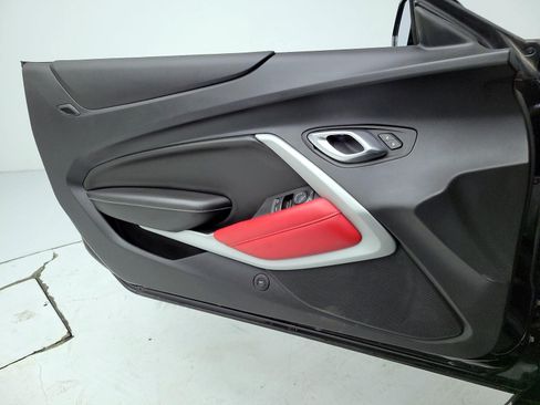 Used 2018 Chevrolet Camaro SS RWD image 17