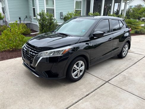 Used 2021 Nissan Kicks S FWD image 1