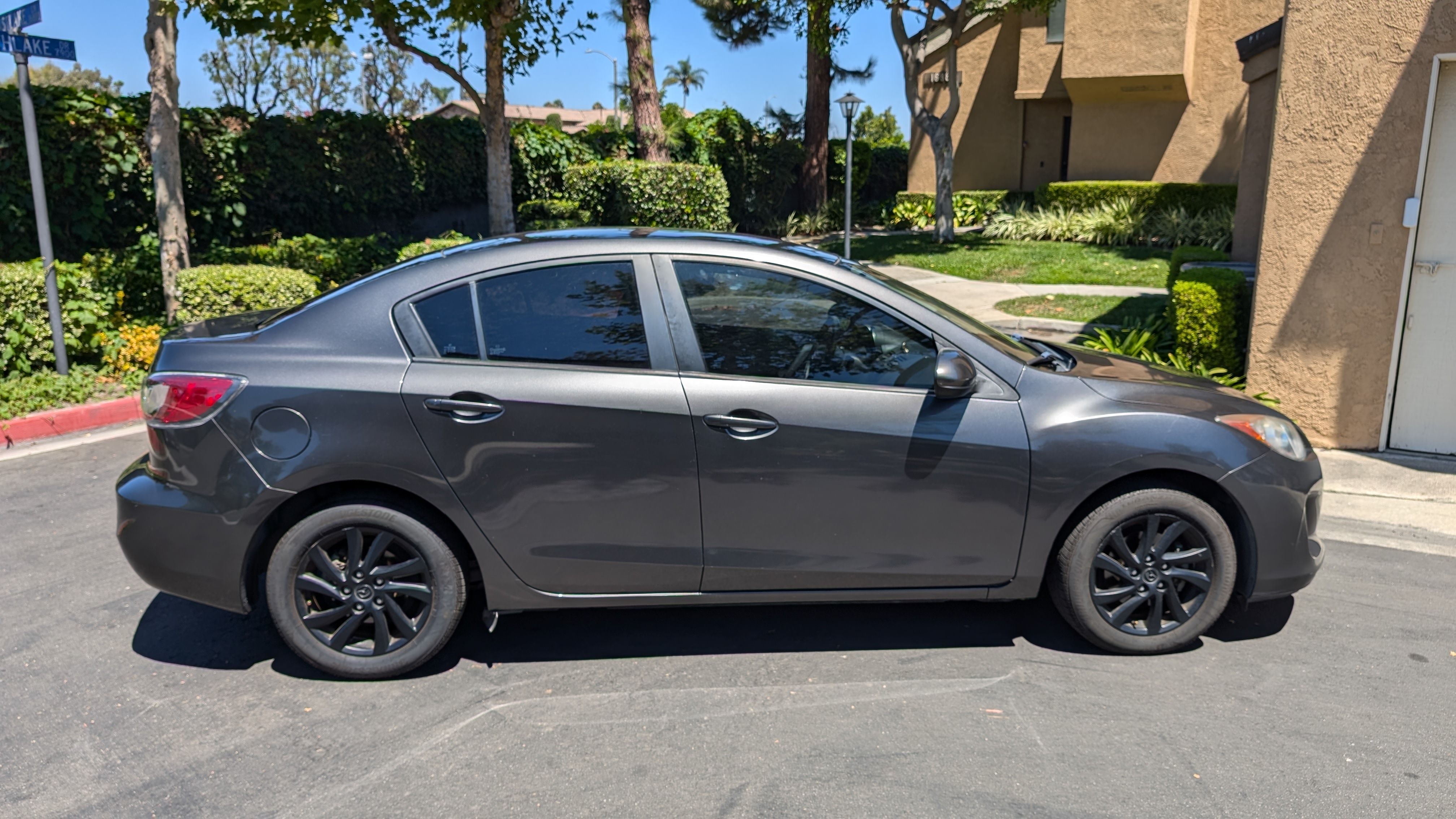 Used 2012 MAZDA MAZDA3 i Touring FWD image 9