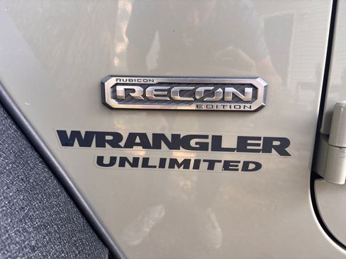 Used 2017 Jeep Wrangler Unlimited Rubicon image 25