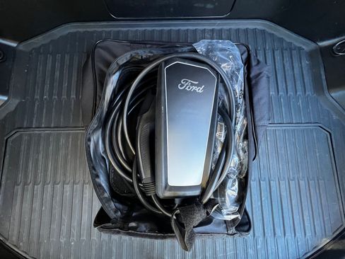 Used 2023 Ford F150 Lightning Platinum image 30