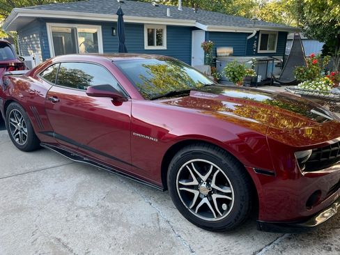 Used 2011 Chevrolet Camaro LT image 2