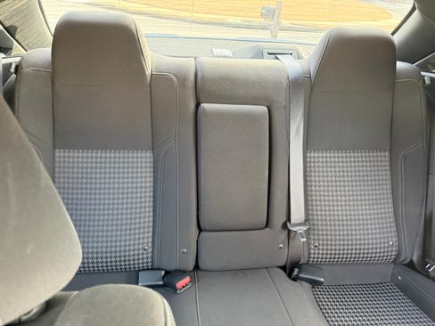 Used 2019 Dodge Challenger SXT image 7