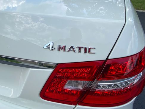 Used 2010 Mercedes-Benz E 350 4MATIC Sedan image 5