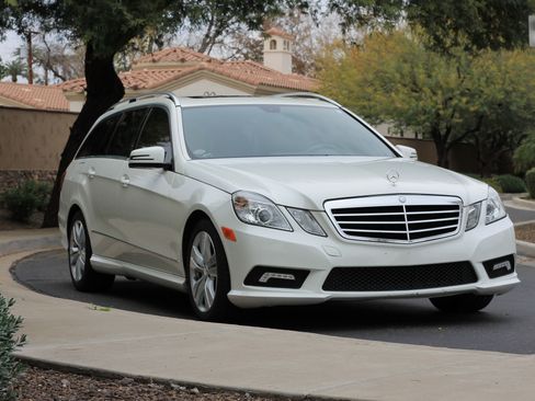 Used 2011 Mercedes-Benz E 350 4MATIC Wagon image 2