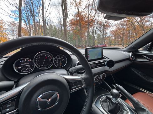 Used 2022 MAZDA MX-5 Miata RF Grand Touring RWD image 11