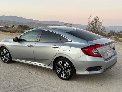 Used 2017 Honda Civic EX-L image 2