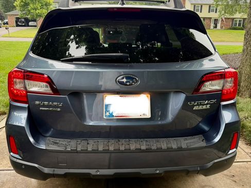 Used 2017 Subaru Outback 2.5i Limited AWD/4WD image 5