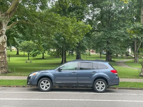 Used 2014 Subaru Outback 2.5i Premium AWD/4WD image 1