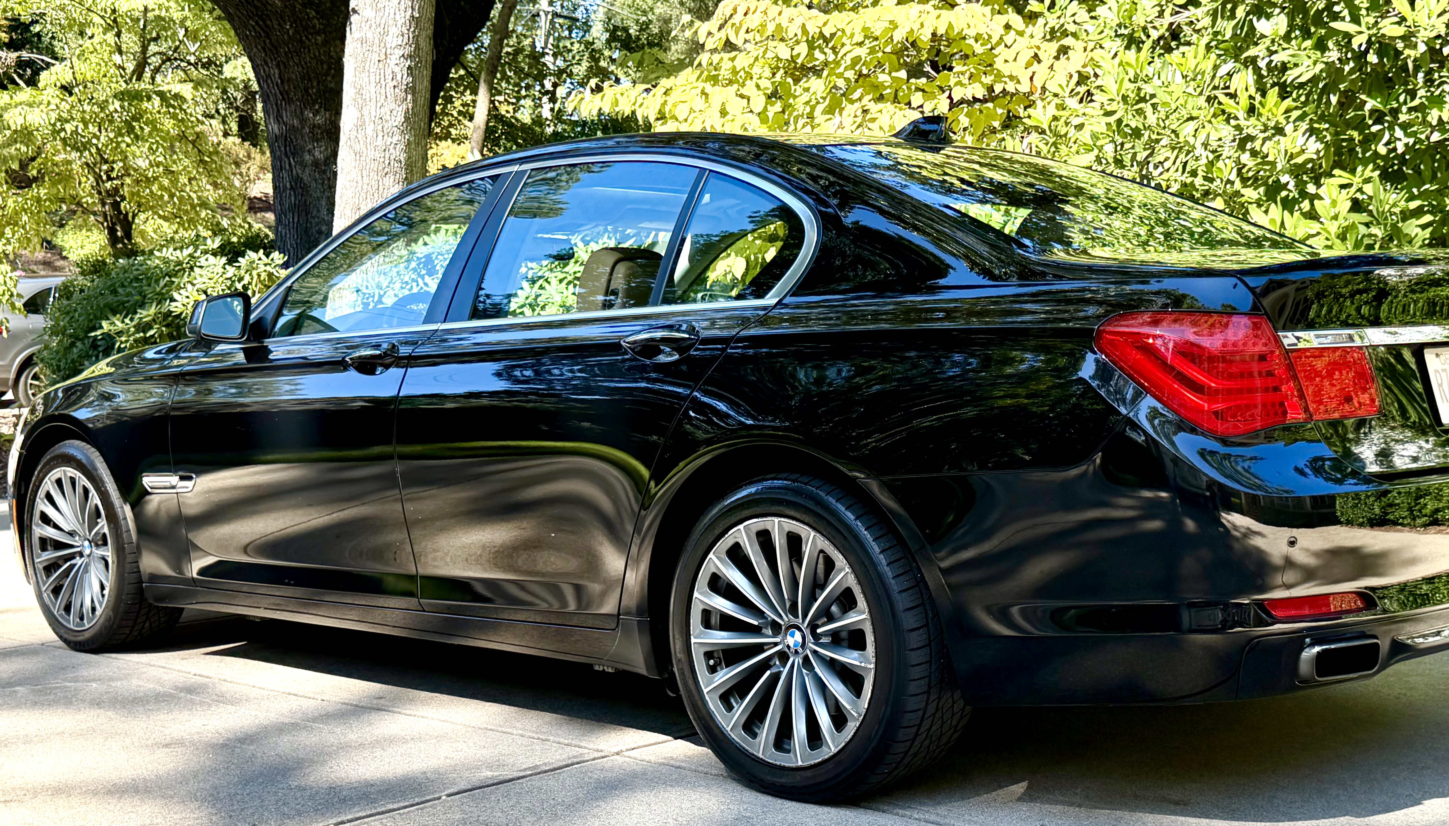 Used 2012 BMW 740i RWD image 5