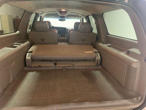 Used 2003 Chevrolet Suburban 2500 LT w/ LT Preferred Equipment Group image 12
