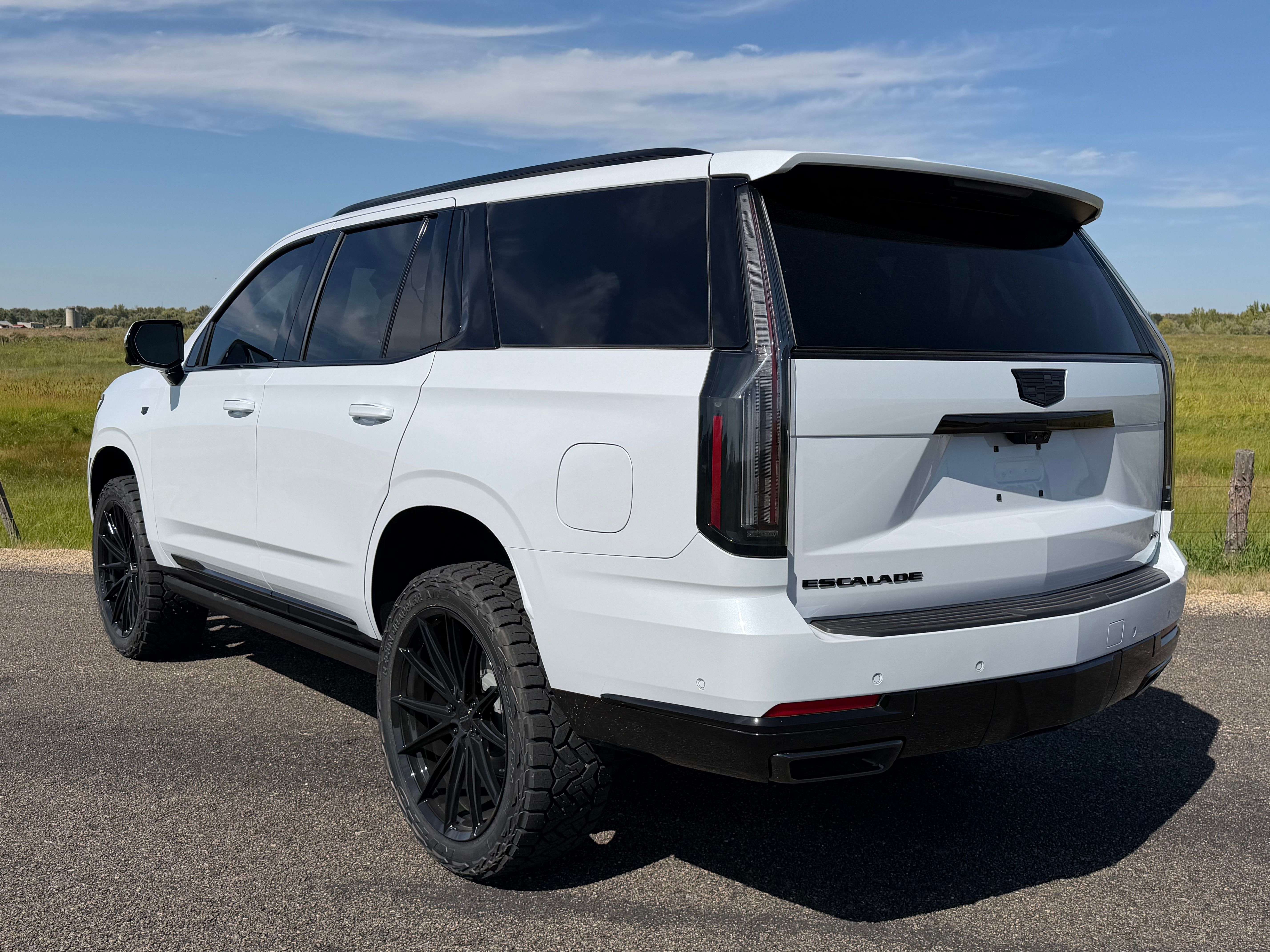 Used 2026 Cadillac Escalade Platinum Sport w/ LPO, ONYX Package AWD/4WD image 5