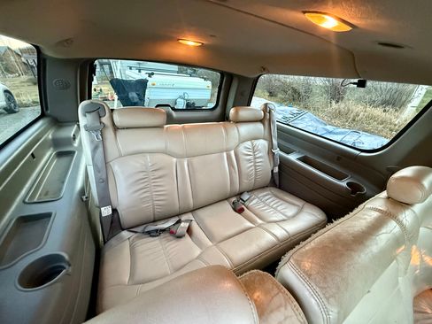 Used 2001 Chevrolet Suburban LT w/ LT Preferred Equipment Group image 16