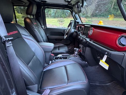 Used 2021 Jeep Wrangler Unlimited Rubicon AWD/4WD image 12