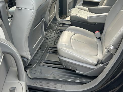 Used 2015 Chevrolet Traverse LT image 8