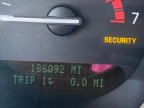 Used 2000 Buick Le Sabre Custom w/ Prestige Opt Pkg image 9