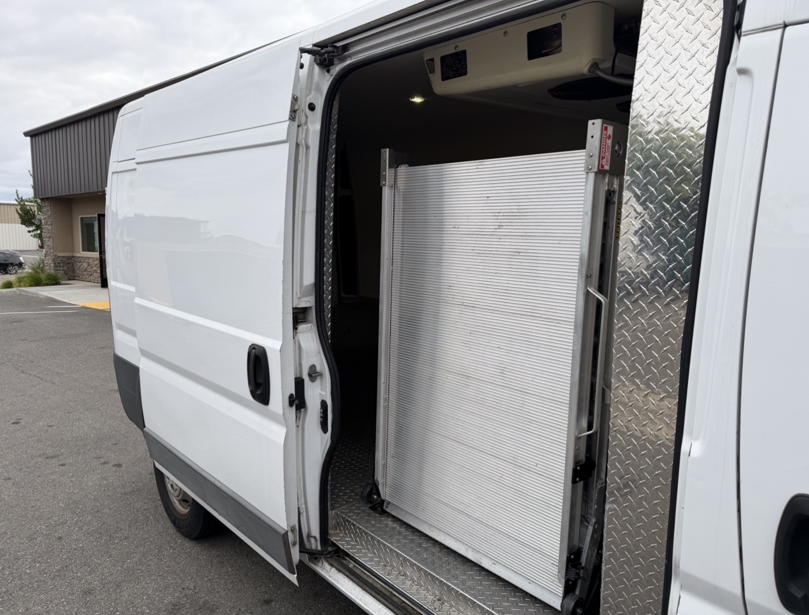 Used 2018 RAM ProMaster 2500 FWD image 9