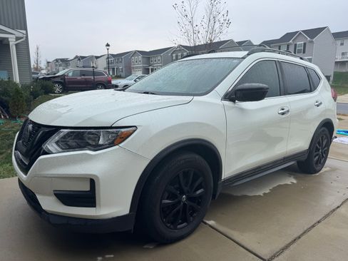 Used 2018 Nissan Rogue SV image 12