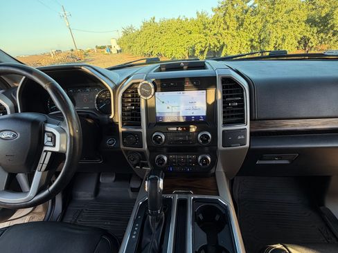 Used 2019 Ford F150 Lariat w/ Equipment Group 502A Luxury AWD/4WD image 12
