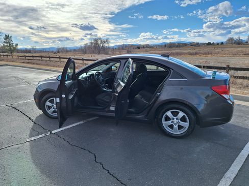 Used 2015 Chevrolet Cruze LT image 11
