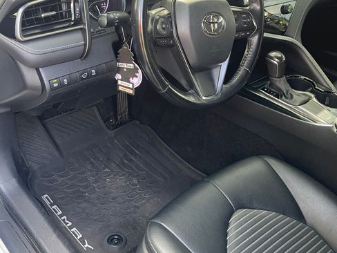 Used 2020 Toyota Camry SE FWD image 12