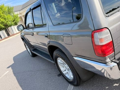 Used 1998 Toyota 4Runner SR5 w/ Sport Seat Pkg RWD image 8
