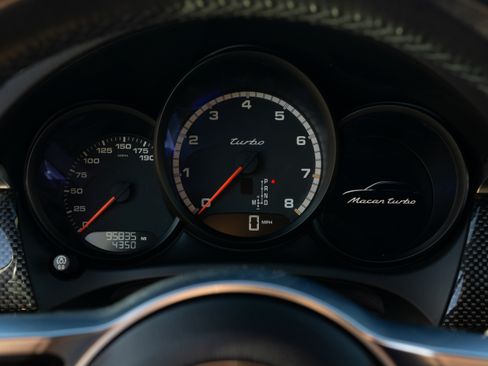 Used 2015 Porsche Macan Turbo image 11