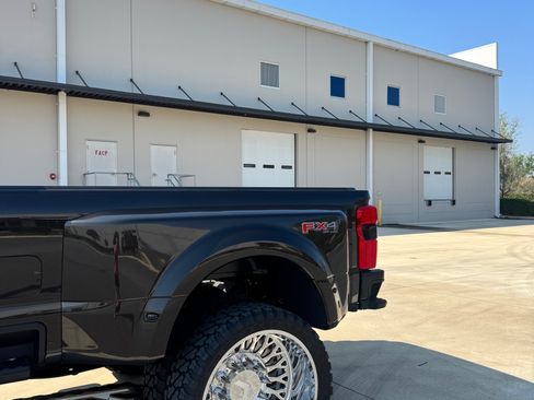 Used 2025 Ford F450 Platinum w/ Platinum Plus Package image 10