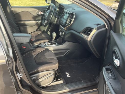 Used 2015 Jeep Cherokee Latitude image 4