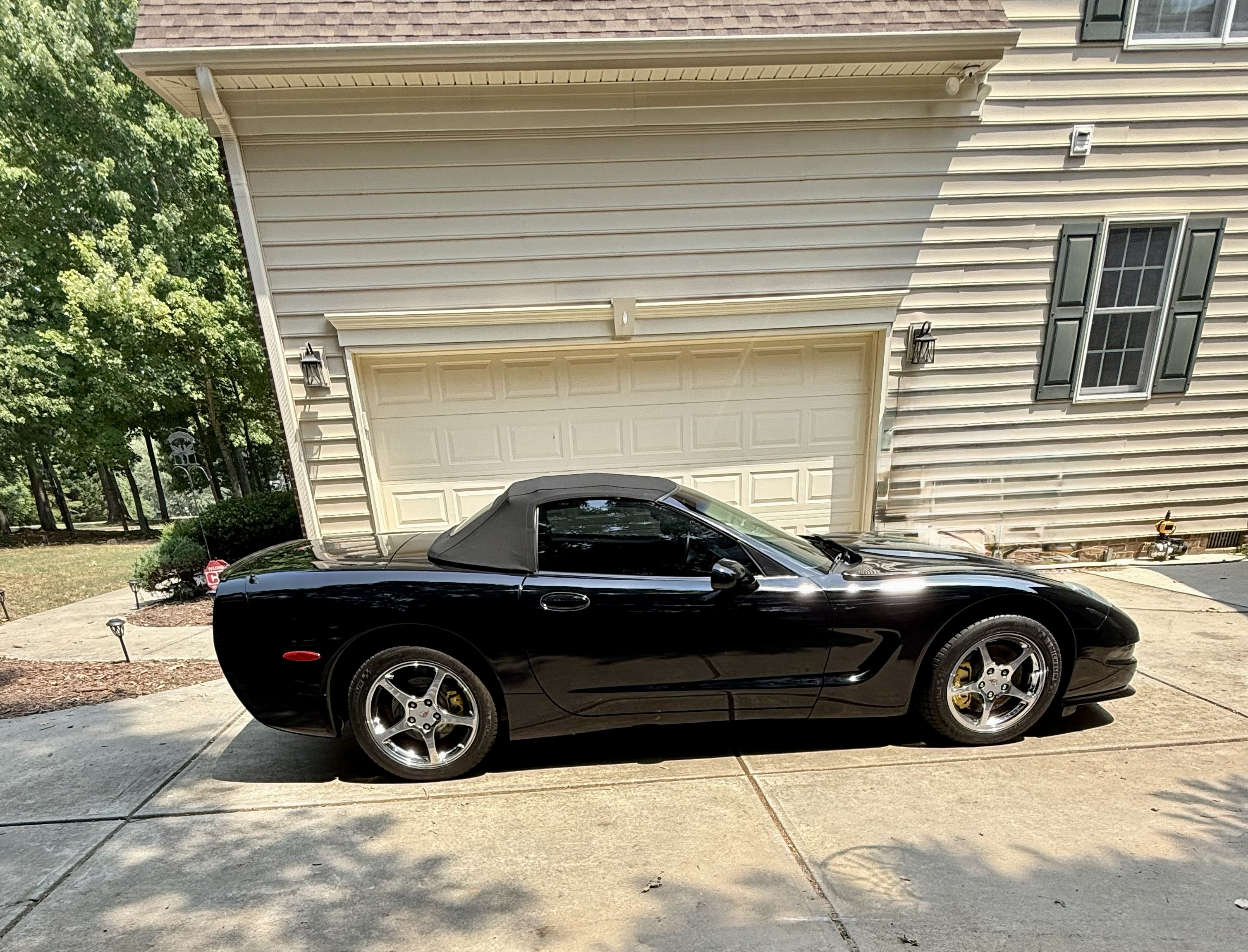 Used 2001 Chevrolet Corvette Convertible w/ Preferred Equipment Group2 RWD image 12