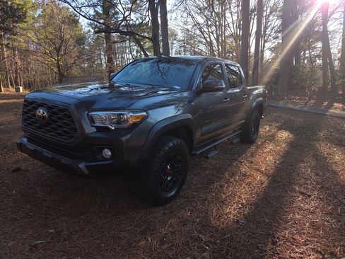 Used 2022 Toyota Tacoma TRD Off-Road w/ Technology Package image 15
