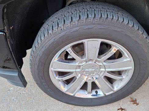 Used 2017 Chevrolet Silverado 1500 High Country image 21