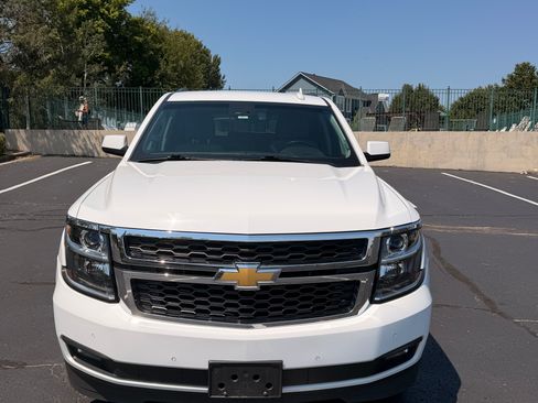 Used 2017 Chevrolet Tahoe LT w/ Luxury Package AWD/4WD image 2