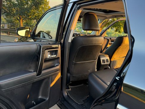 Used 2021 Toyota 4Runner Venture w/ Moonroof Package AWD/4WD image 26