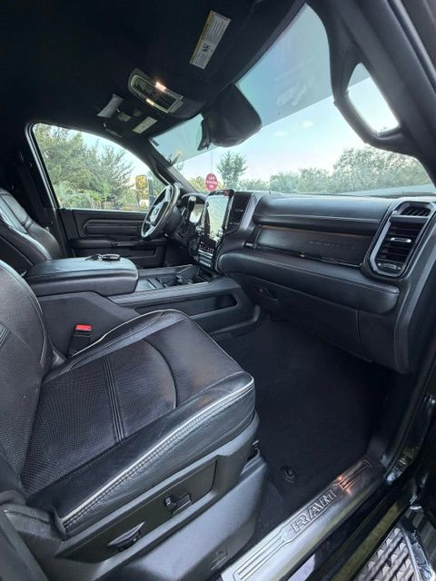 Used 2022 RAM 5500 4x4 Crew Cab image 5