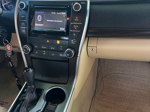 Used 2015 Toyota Camry LE w/ Moonroof Package FWD image 15