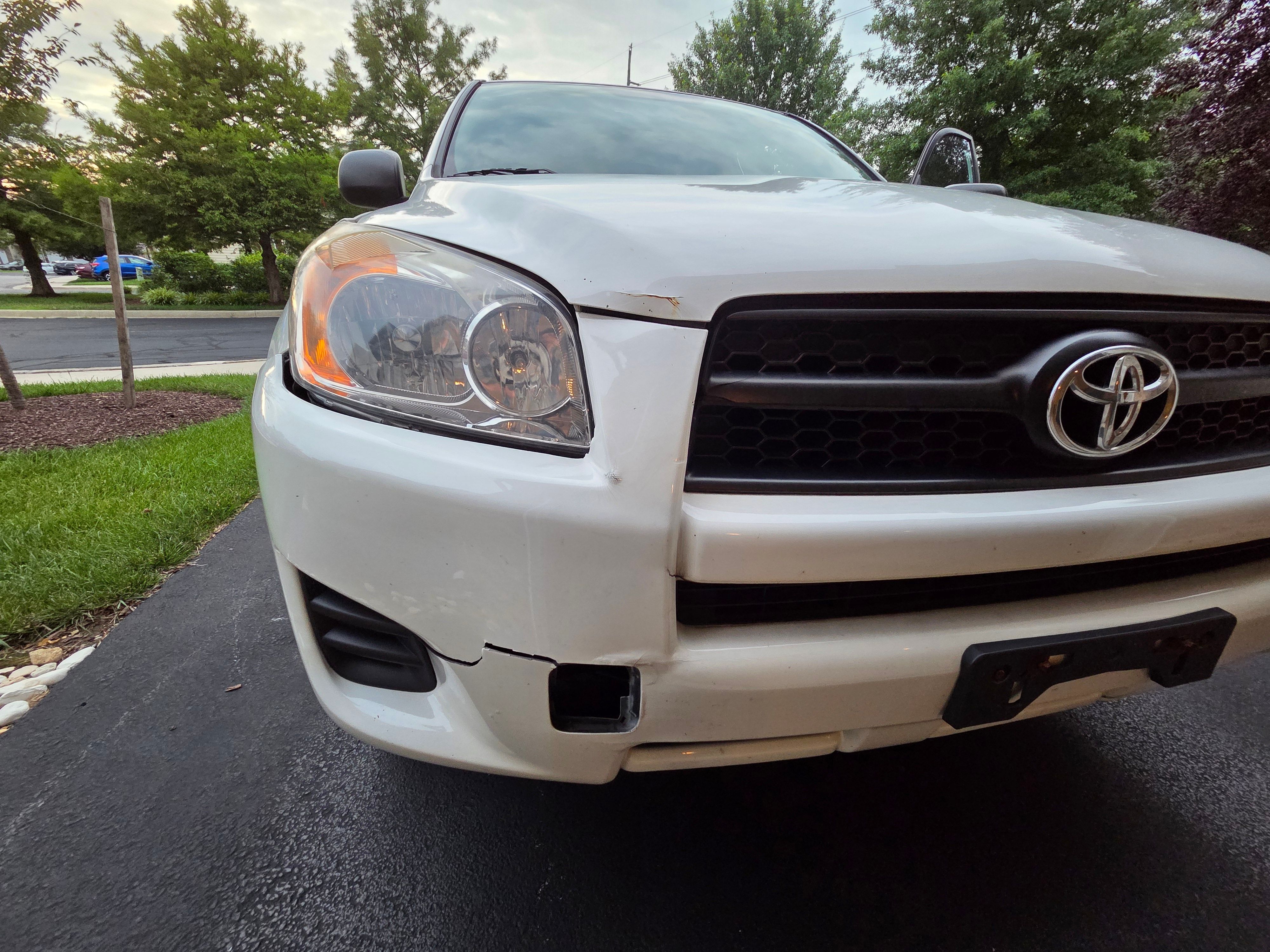 Used 2011 Toyota RAV4 2WD w/ Base L4 Extra Value Pkg image 1