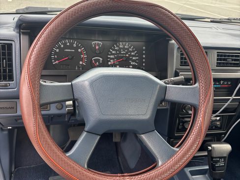 Used 1993 Nissan Pickup SE RWD image 13