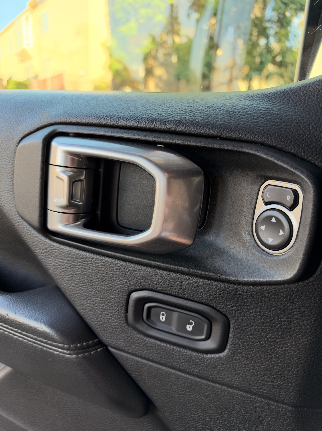 Used 2019 Jeep Wrangler Unlimited Sahara AWD/4WD image 10