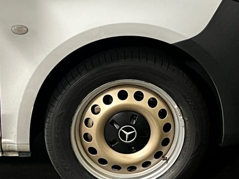 Used 2017 Mercedes-Benz Metris image 4