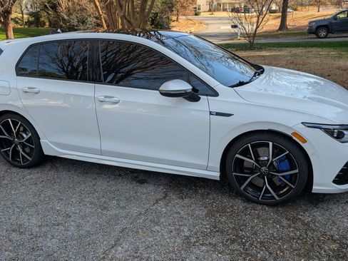 Used 2022 Volkswagen Golf R image 6