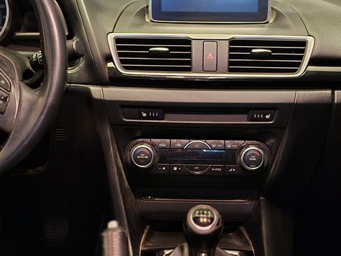 Used 2015 MAZDA MAZDA3 i Grand Touring image 16