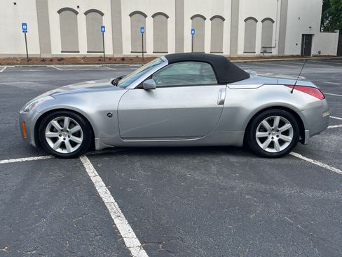 Used 2005 Nissan 350Z Touring RWD image 1