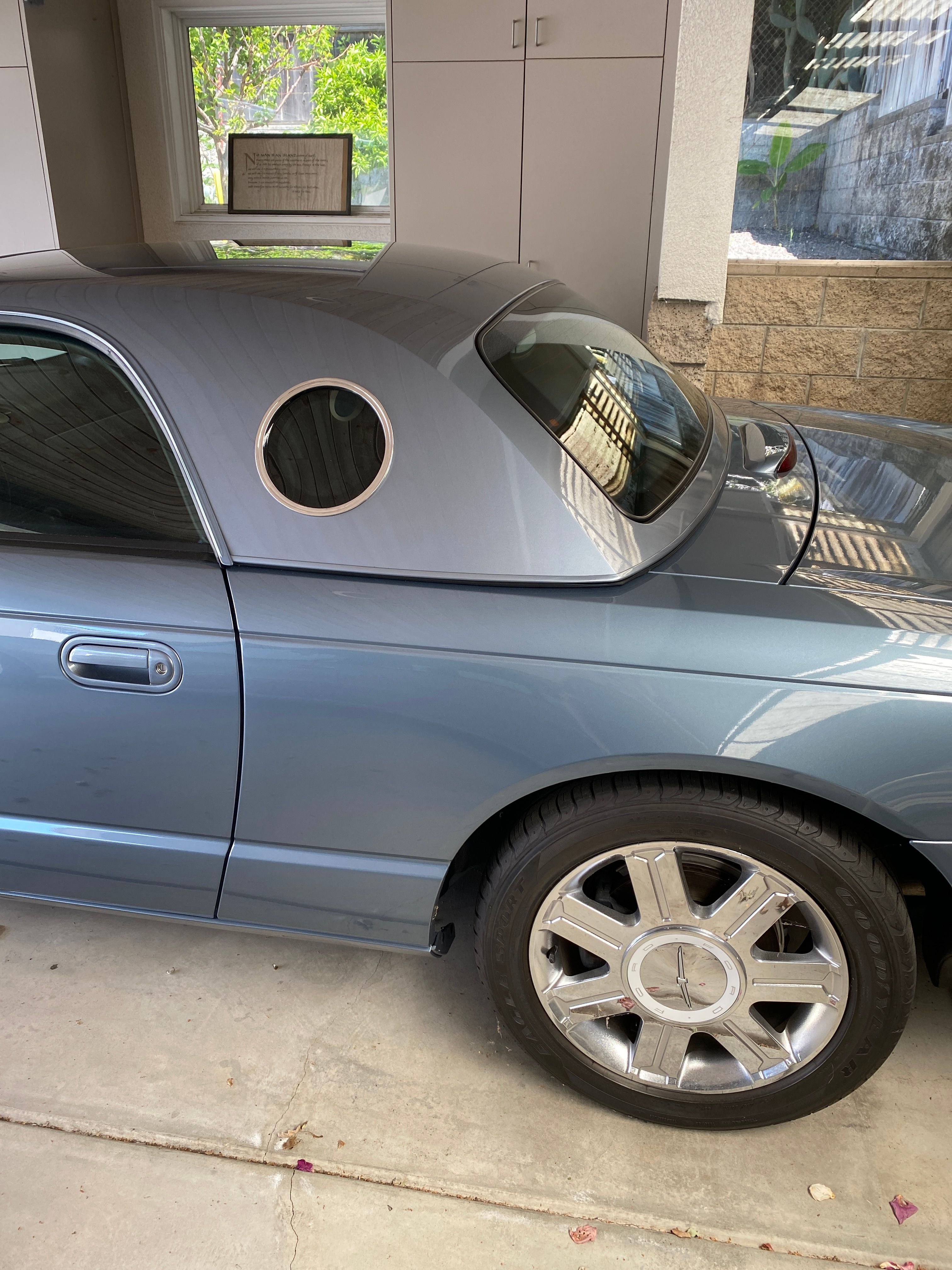 Used 2005 Ford Thunderbird Deluxe RWD image 8